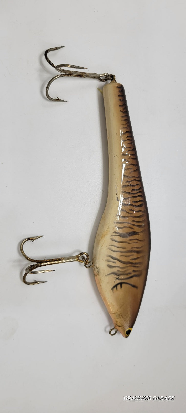 Bagley ????8" Lure features a unique brown, ivory and peach color pattern with striking yellow and black eyes. Its two hooks ensure a secure catch. A must-have for any fishing expert. - Grannies Garage