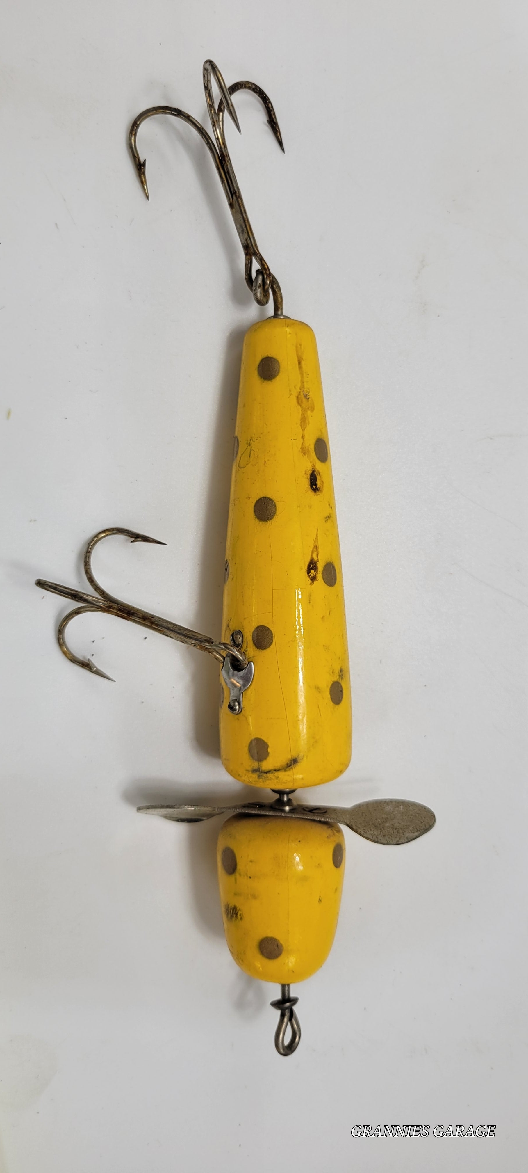 "Globe PFLUEGER WOOD YELLOW, WITH BLACK POLKA DOTS,2 HOOK 8" LURE WITH SPINNER. Perfect for Muskie, Salmon, or other large fish. - Grannies Garage