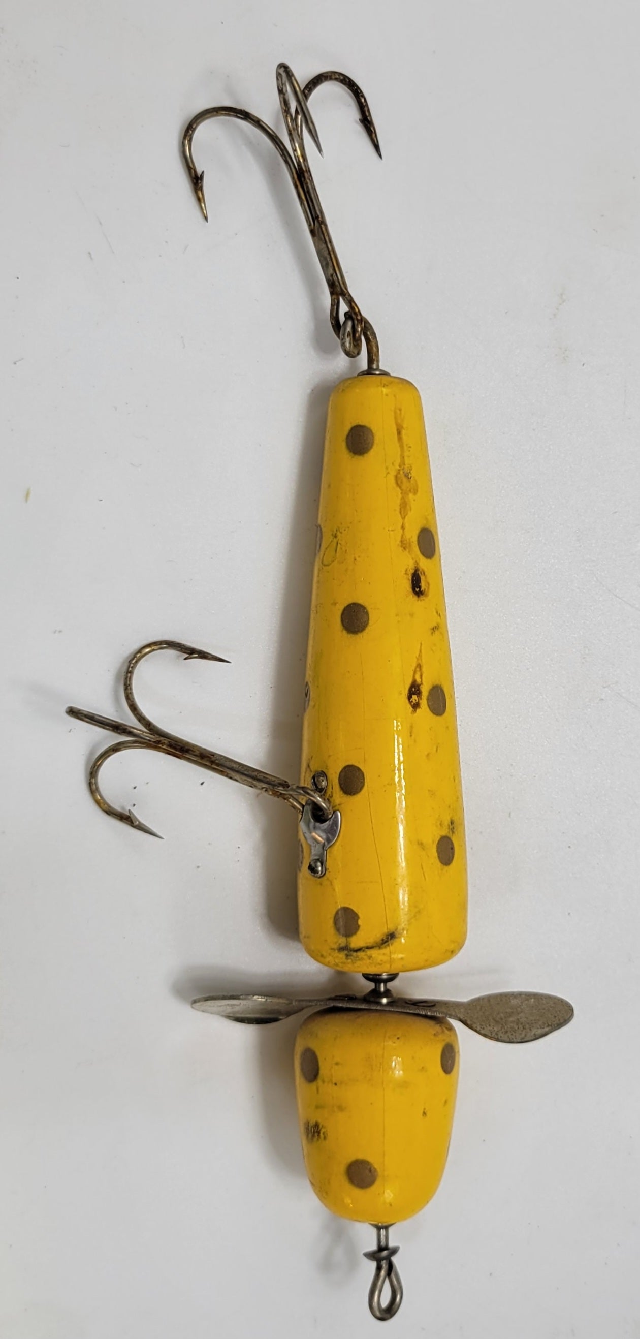 "Globe PFLUEGER WOOD YELLOW, WITH BLACK POLKA DOTS,2 HOOK 8" LURE WITH SPINNER. Perfect for Muskie, Salmon, or other large fish. - Grannies Garage