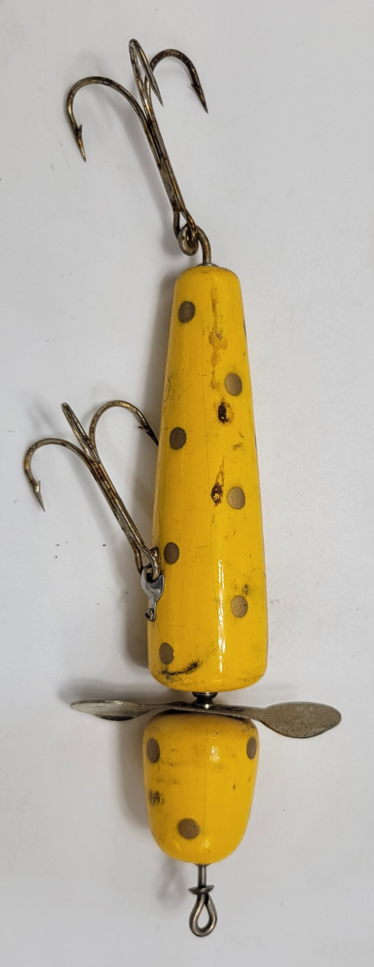 "Globe PFLUEGER WOOD YELLOW, WITH BLACK POLKA DOTS,2 HOOK 8" LURE WITH SPINNER. Perfect for Muskie, Salmon, or other large fish. - Grannies Garage
