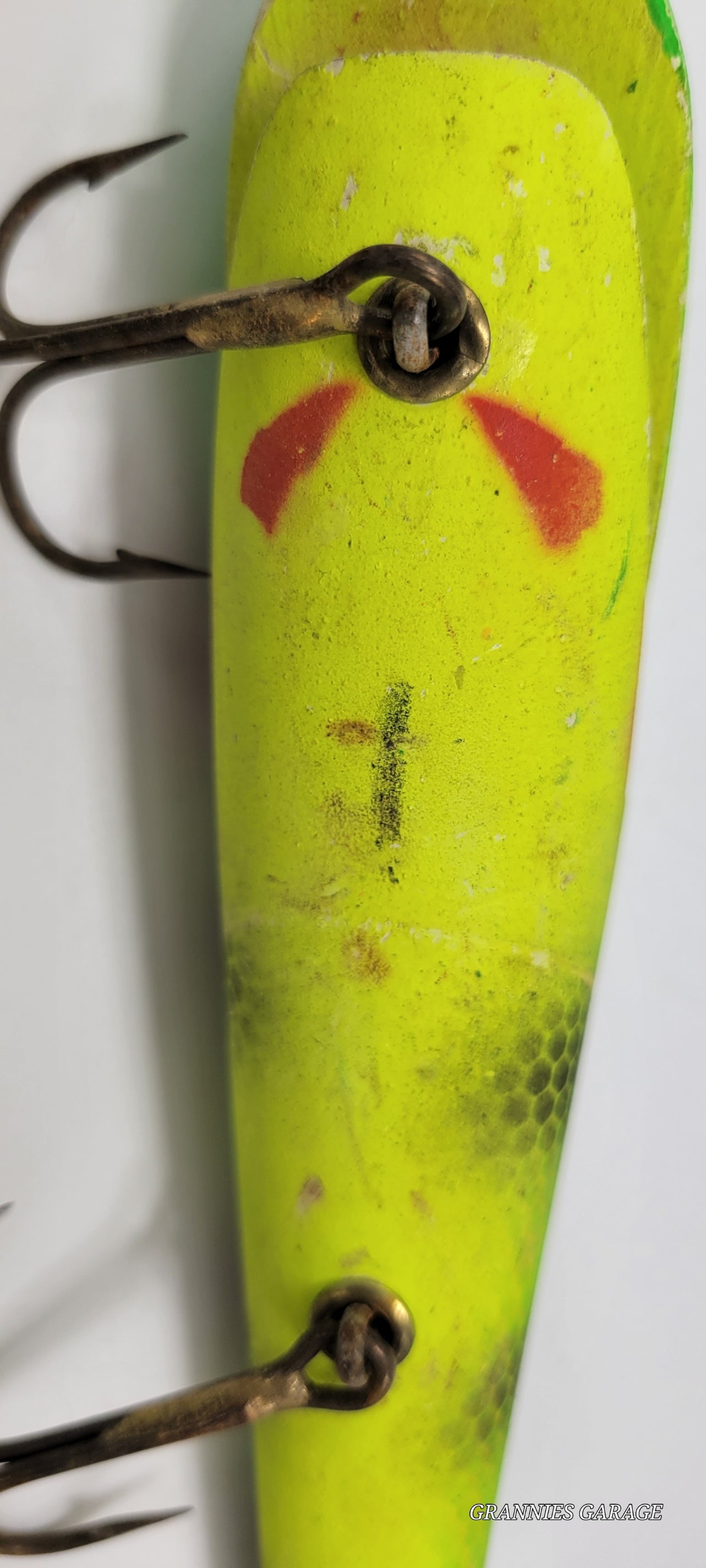 GREEN, YELLOW BLACK AND RED 3 HOOK WOOD 9.5" LURE-- MUSKIE, SALMON, LARGE BASS AND OTHER LARGE FISH - Grannies Garage