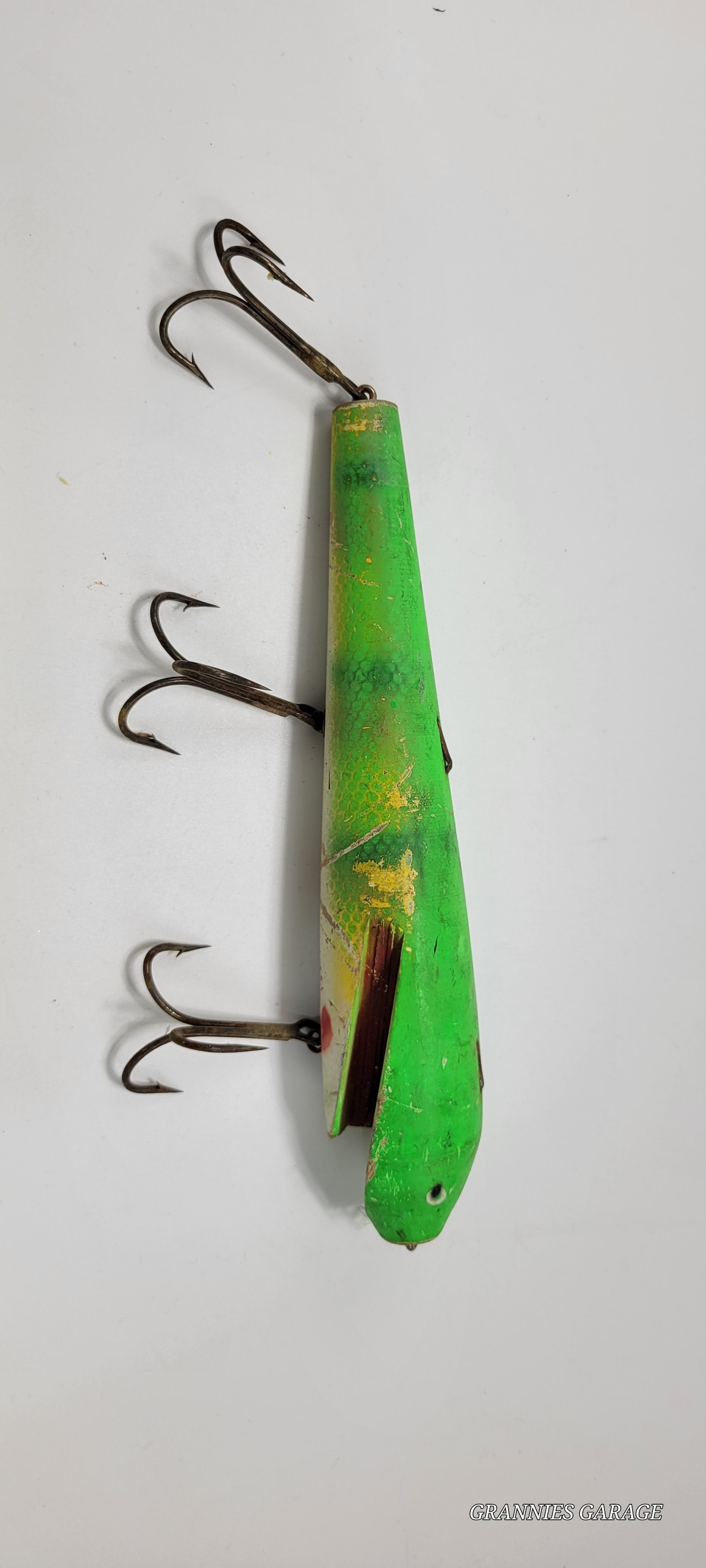 GREEN, YELLOW, IVORY AND RED 3 HOOK WOOD 10" LURE-- MUSKIE, SALMON, LARGE BASS AND OTHER LARGE FISH - Grannies Garage
