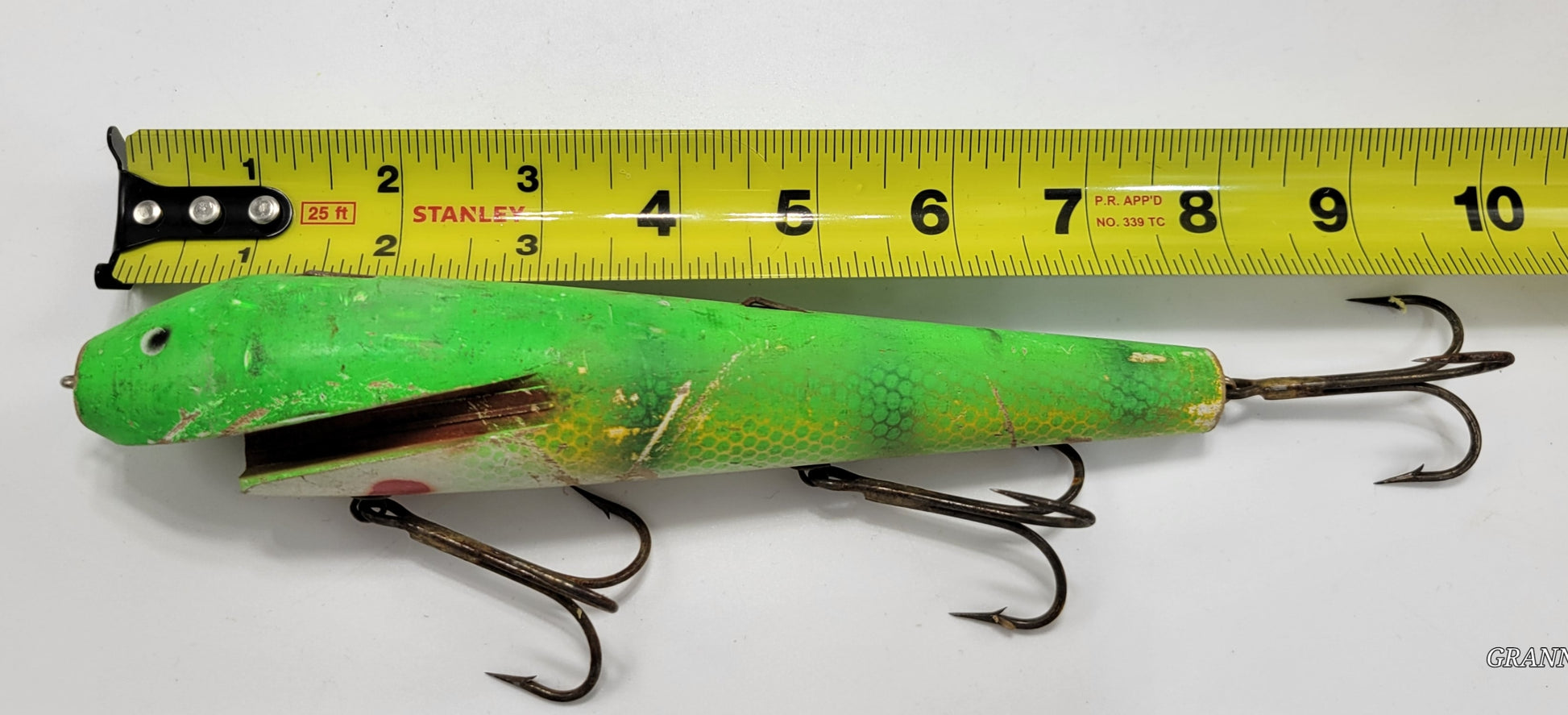GREEN, YELLOW, IVORY AND RED 3 HOOK WOOD 10" LURE-- MUSKIE, SALMON, LARGE BASS AND OTHER LARGE FISH - Grannies Garage