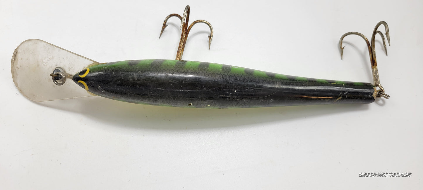2 Hook Black, Green, and Yellow Deep Diver Jerk bait 11" Lure - Grannies Garage