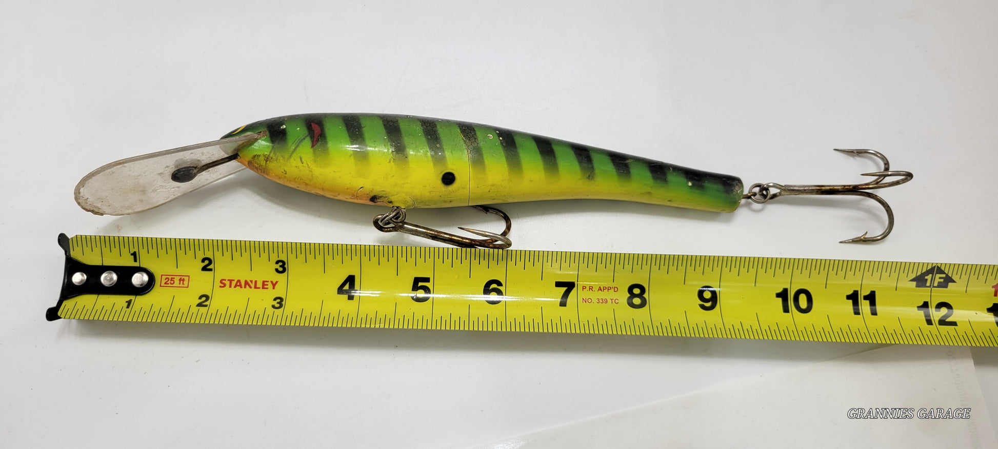 2 Hook Black, Green, and Yellow Deep Diver Jerk bait 11" Lure - Grannies Garage