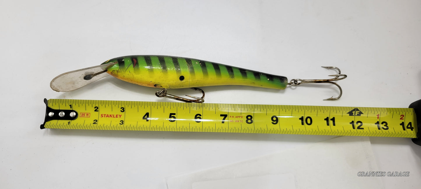 2 Hook Black, Green, and Yellow Deep Diver Jerk bait 11" Lure - Grannies Garage