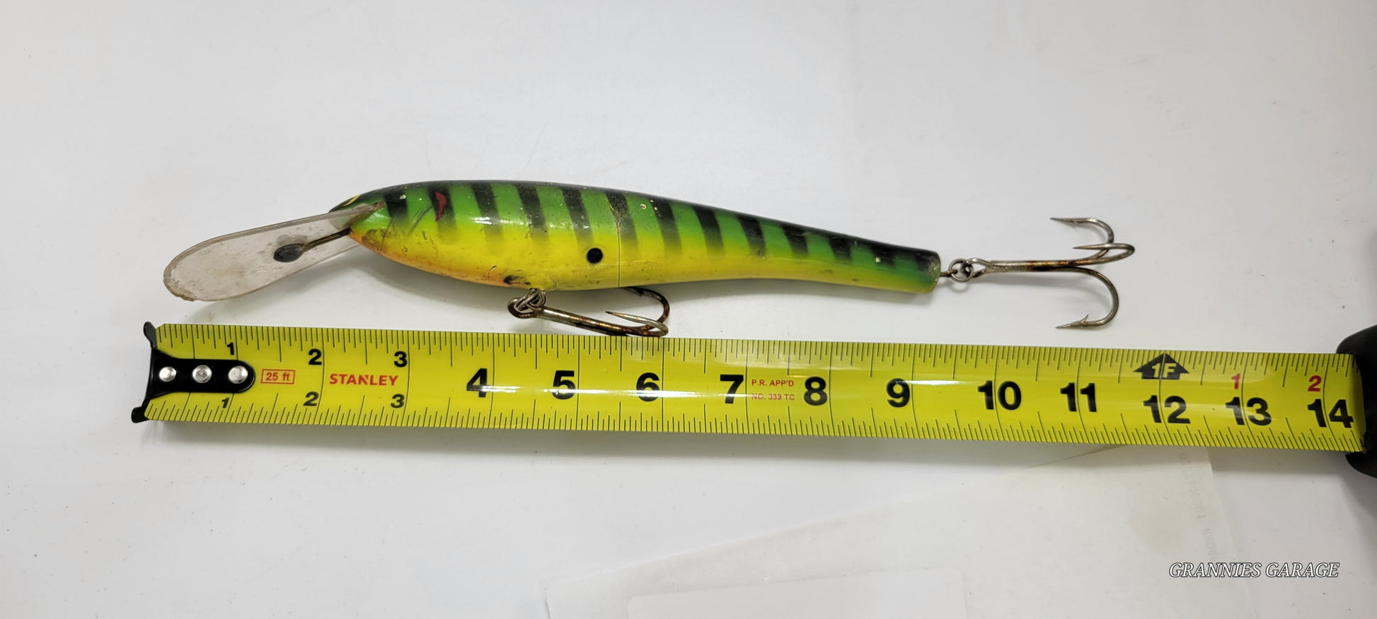 2 Hook Black, Green, and Yellow Deep Diver Jerk bait 11" Lure - Grannies Garage