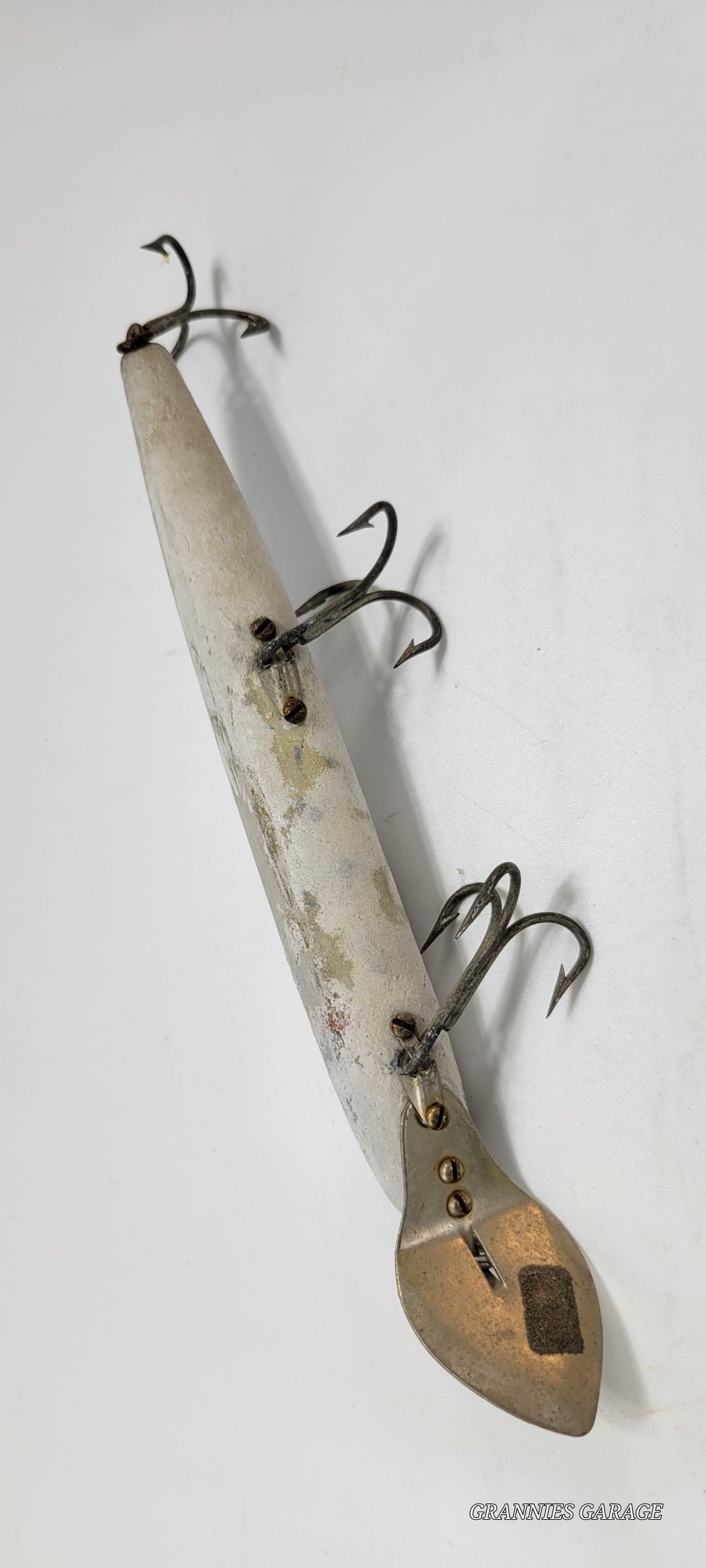 GREY CRANKBAIT Cisco Kid 3 HOOKS AND 8" LONG GREAT FOR THOSE LARGE FISH MUSKIE, SALMON, LARGE BASS, WALLEYE, PIKE ETC - Grannies Garage