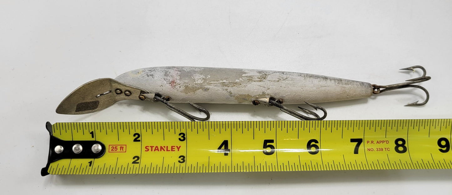 GREY CRANKBAIT Cisco Kid 3 HOOKS AND 8" LONG GREAT FOR THOSE LARGE FISH MUSKIE, SALMON, LARGE BASS, WALLEYE, PIKE ETC - Grannies Garage