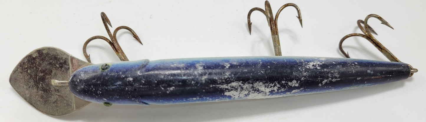 THIS BLUE AND WHITE 3 HOOK IS 8+" TO CATCH THOSE VERY LARGE FISH. - Grannies Garage