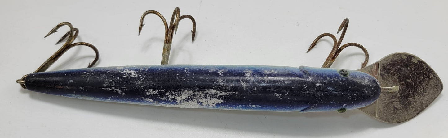 THIS BLUE AND WHITE 3 HOOK IS 8+" TO CATCH THOSE VERY LARGE FISH. - Grannies Garage