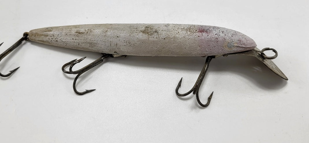 CISCO KID- OFF WHITE WITH LIGHT PURPLE DIVING FISHING LURE WITH 3 HOOKS-9" - Grannies Garage