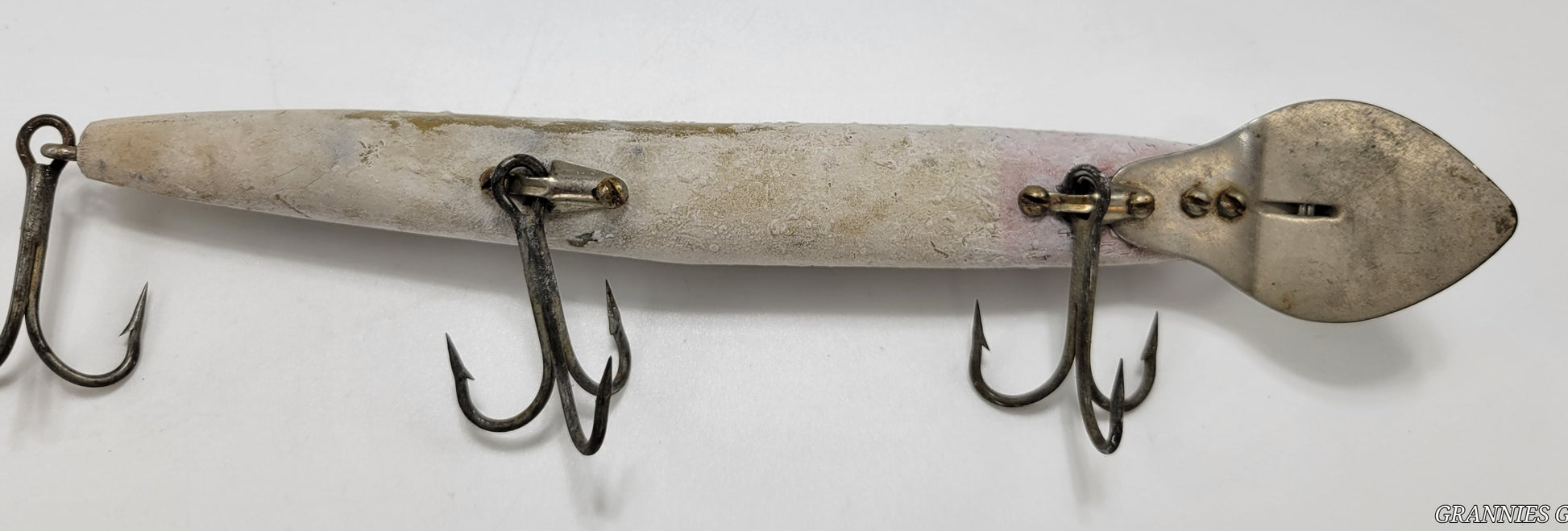 CISCO KID- OFF WHITE WITH LIGHT PURPLE DIVING FISHING LURE WITH 3 HOOKS-9" - Grannies Garage