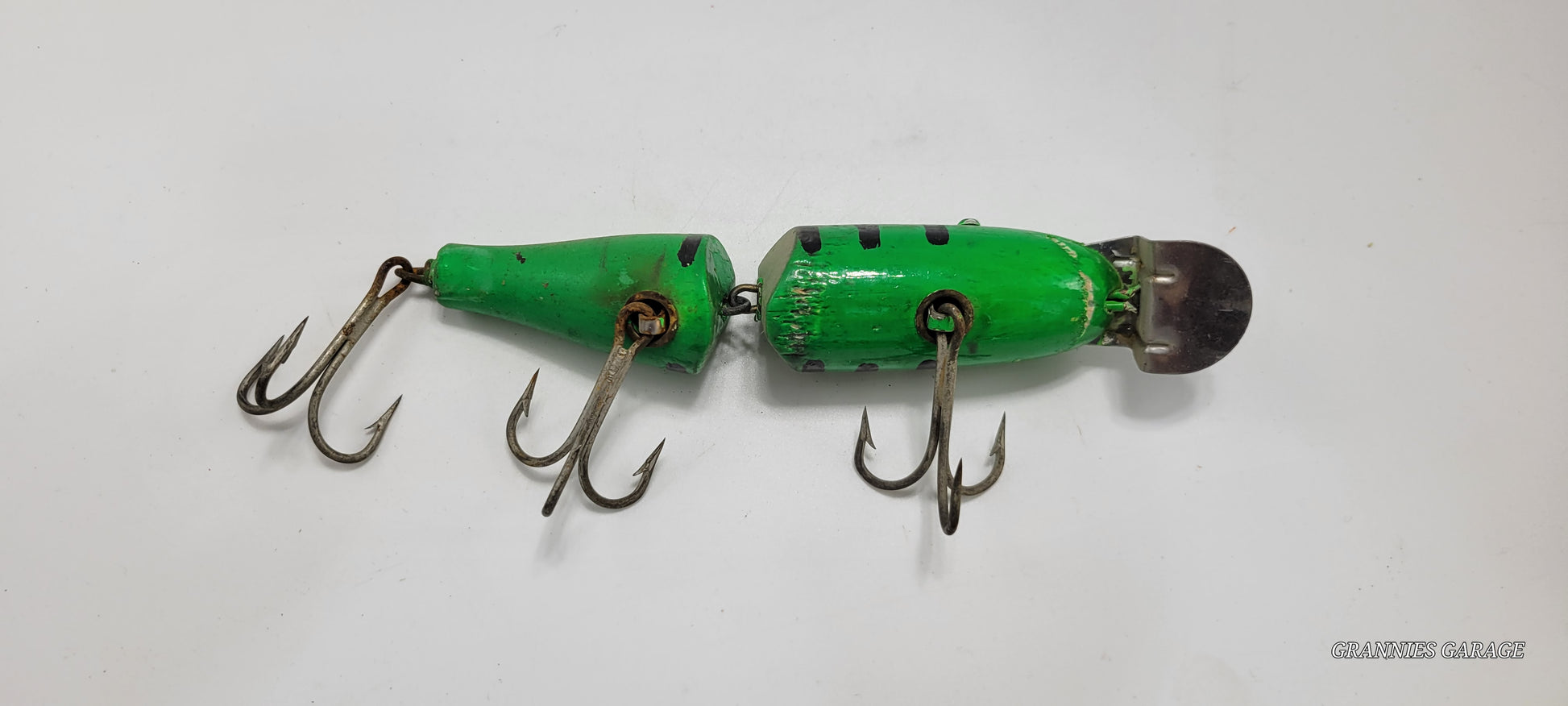 LARGE 9" WOOD GREEN AND BLACK JOINTED FISHING LURE WITH 3 HOOKS - Grannies Garage