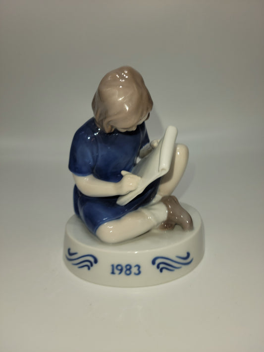 B&G Porcelain 1983 Figurine of the year 11 x 14.5 cm 1982 : Young Artist. Ltd. Edition Soren Brunoe - Grannies Garage