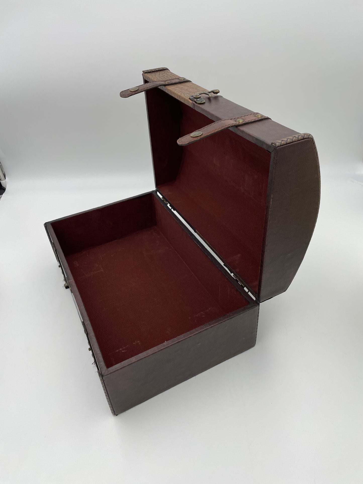 Brown Latch-able Treasure Trunk - Grannies Garage