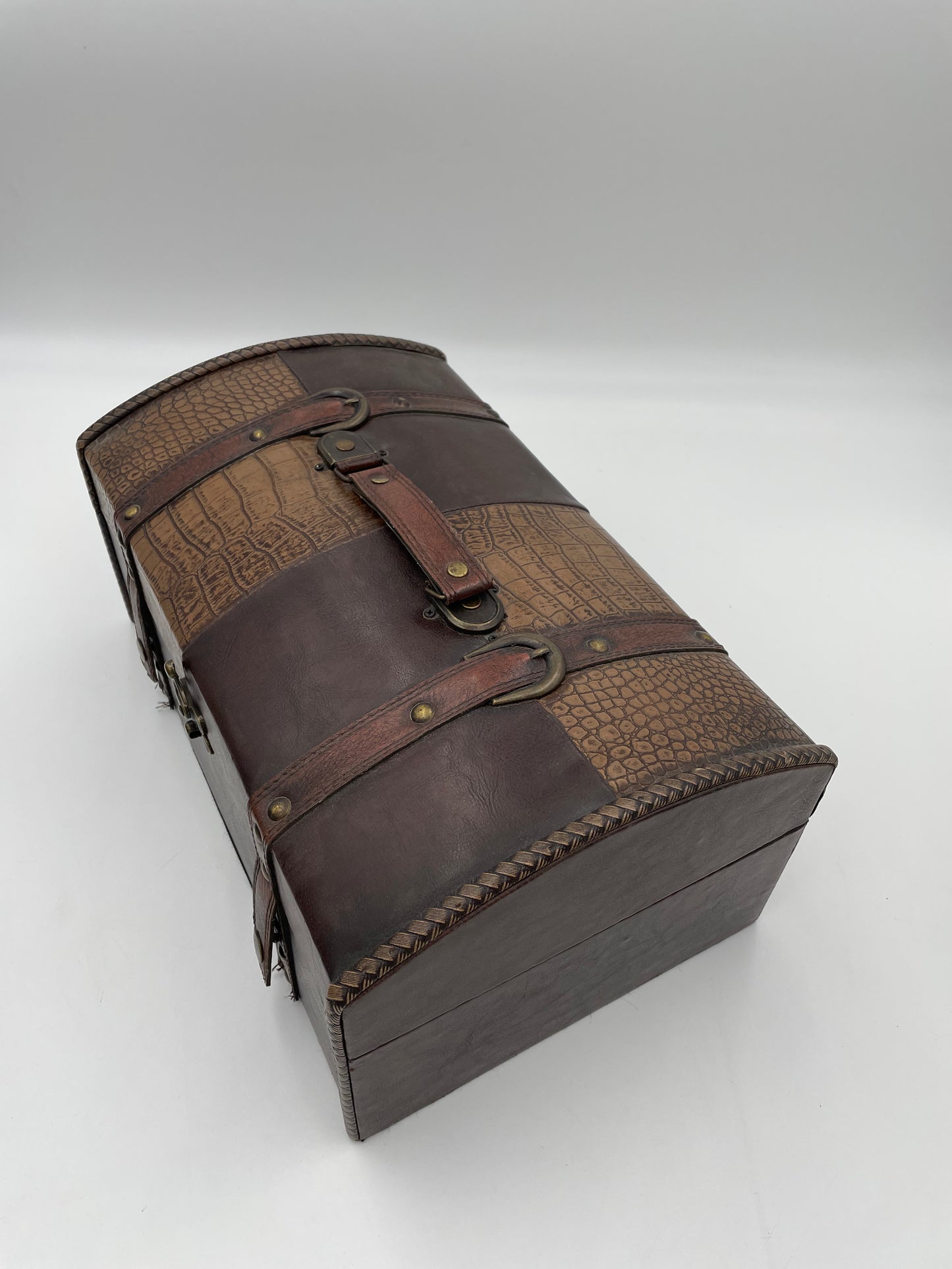 Brown Latch-able Treasure Trunk - Grannies Garage