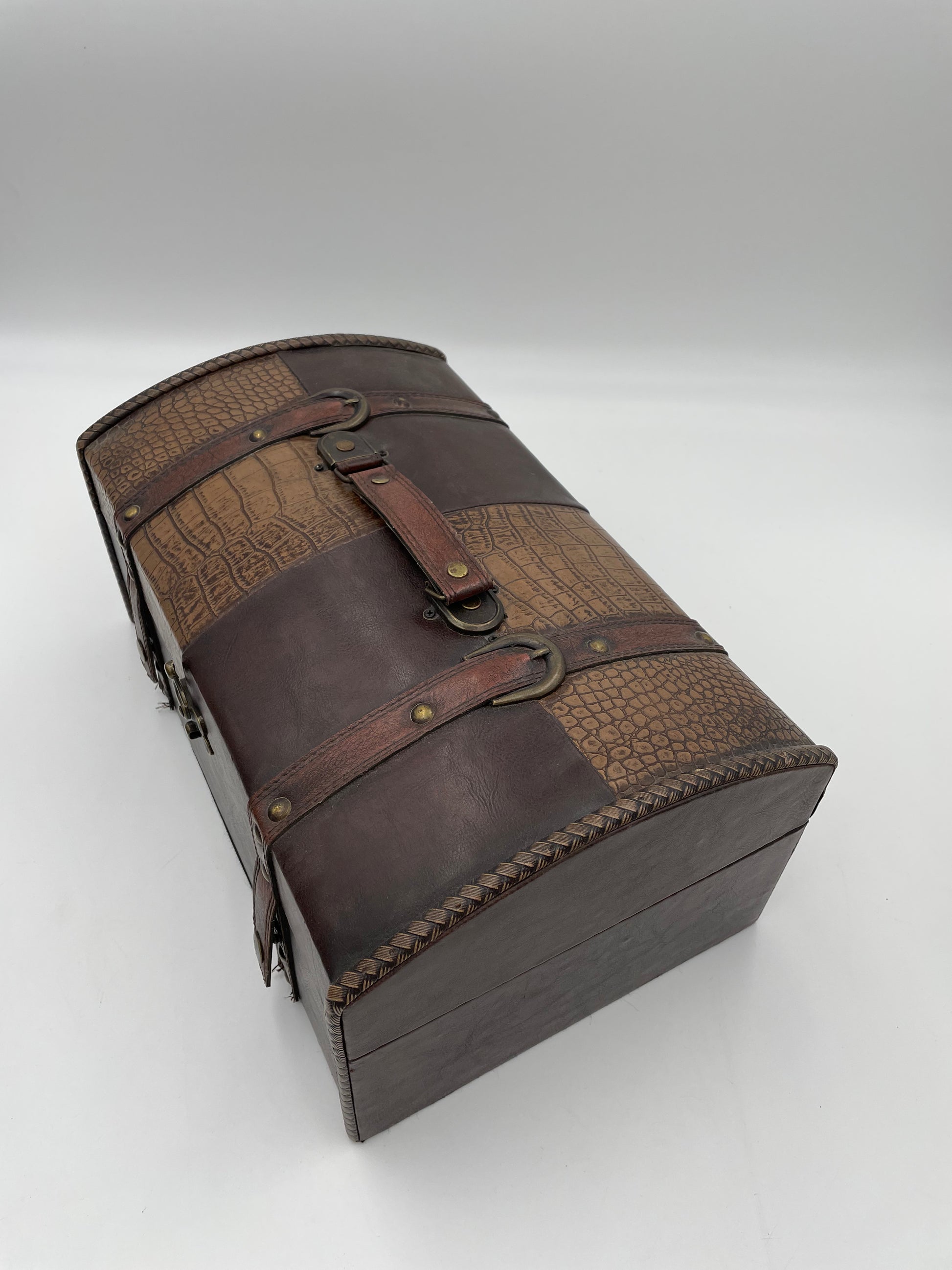 Brown Latch-able Treasure Trunk - Grannies Garage
