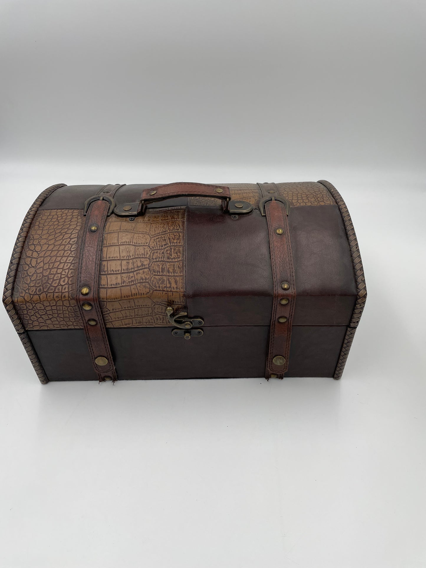 Brown Latch-able Treasure Trunk - Grannies Garage