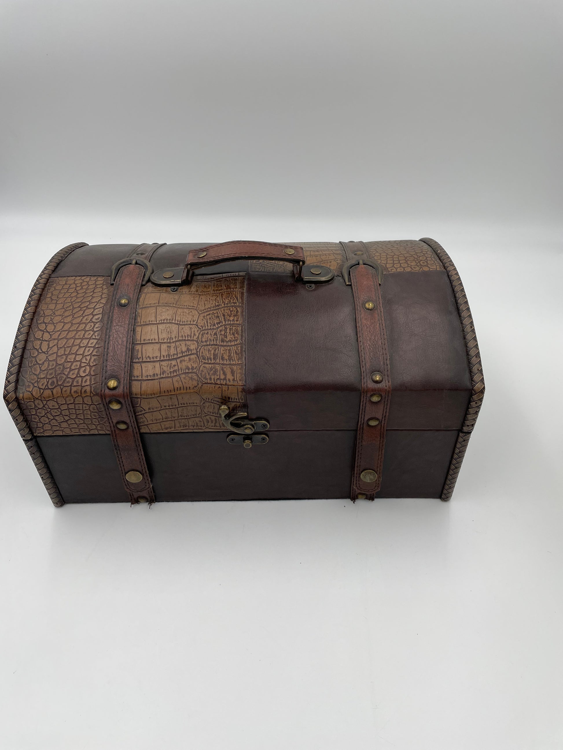 Brown Latch-able Treasure Trunk - Grannies Garage