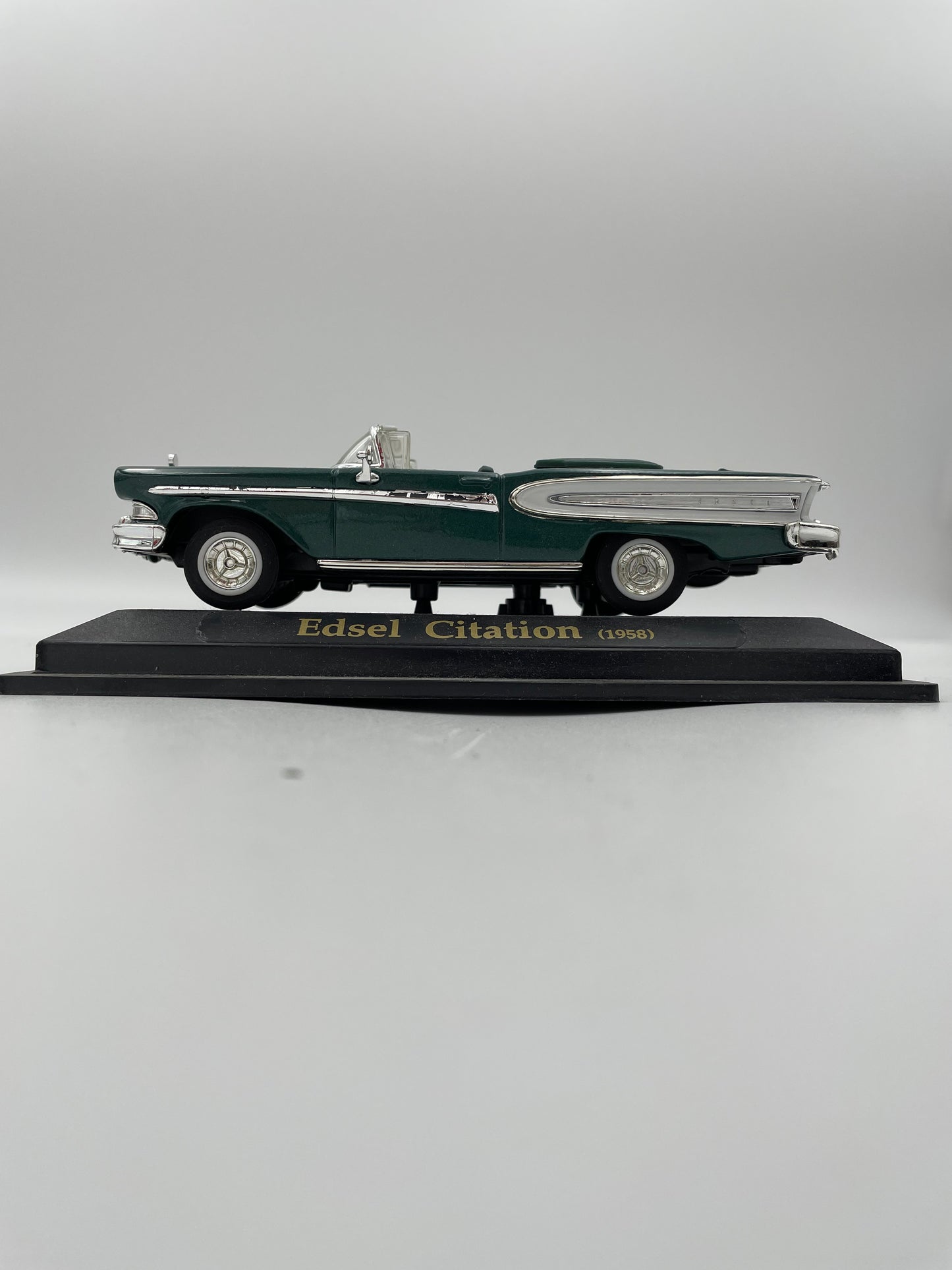 Classic Car - 1958 FORD Thunderbird model car Edsel Citation - Grannies Garage