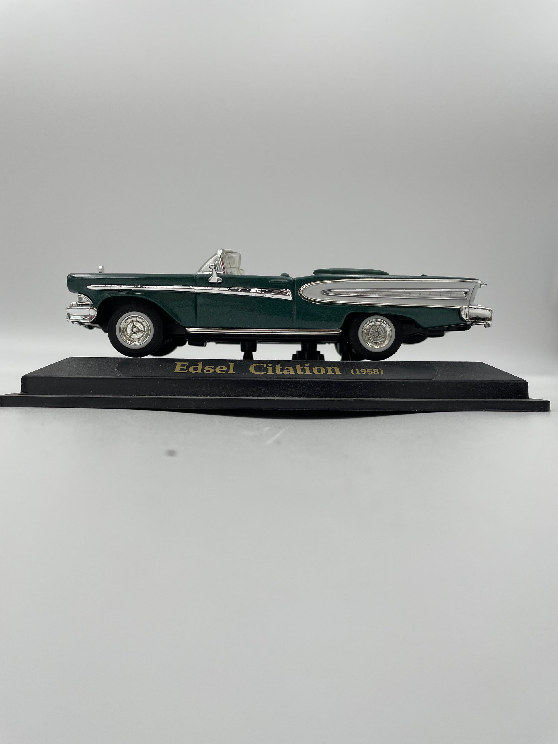 Classic Car - 1958 FORD Thunderbird model car Edsel Citation - Grannies Garage