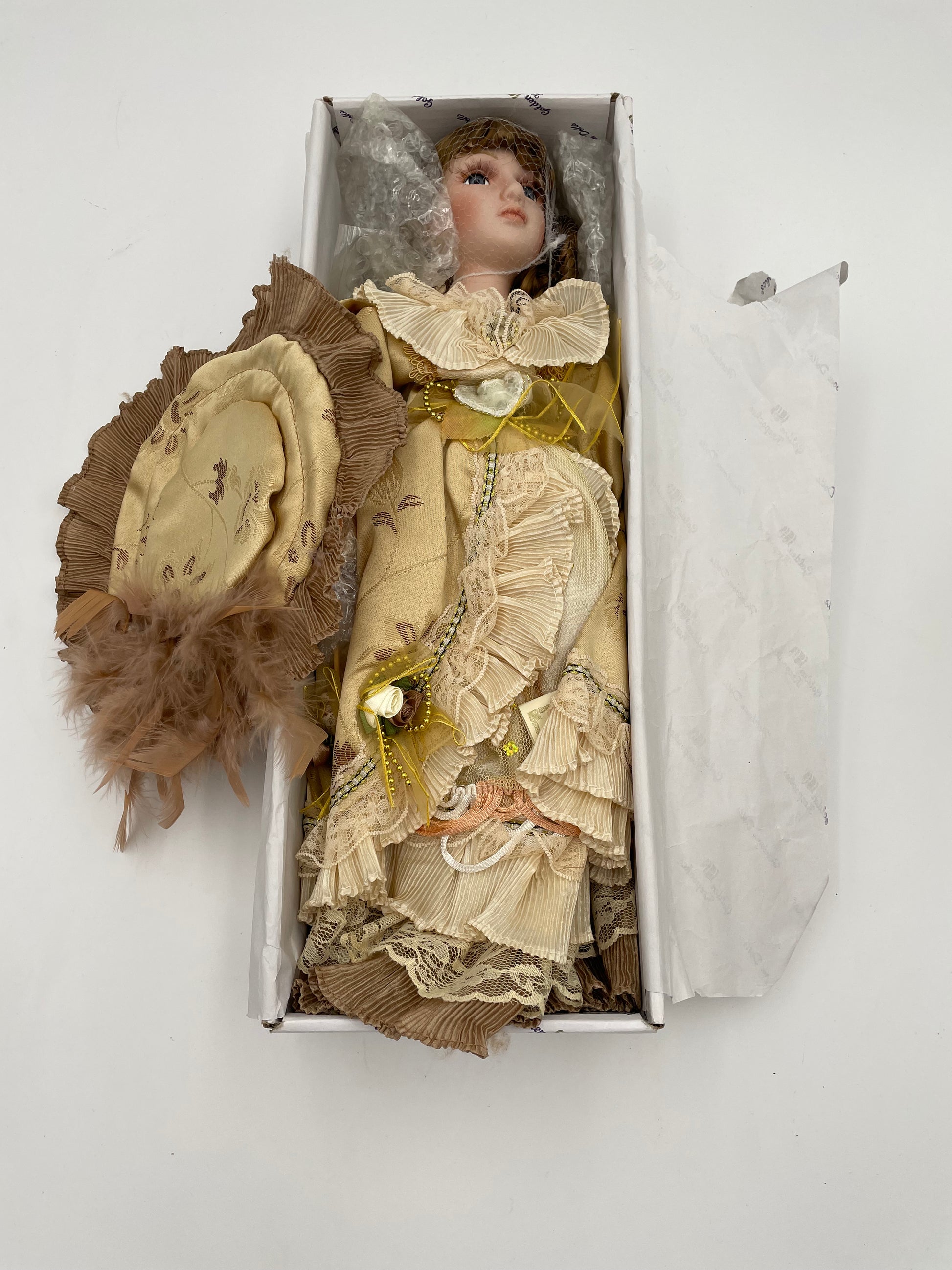 Heirloom Golden Keepsakes - Miss Raeanne #0255/2500 - Grannies Garage