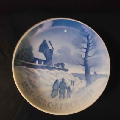 Collectible - Blue Plate Made in Denmark - Grannies Garage