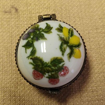 Box - Jo Marz trinket box - Grannies Garage
