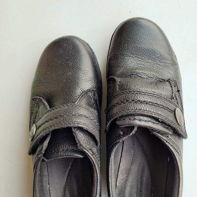 Shoes - Clarks size 6W Dress Shoes - Grannies Garage