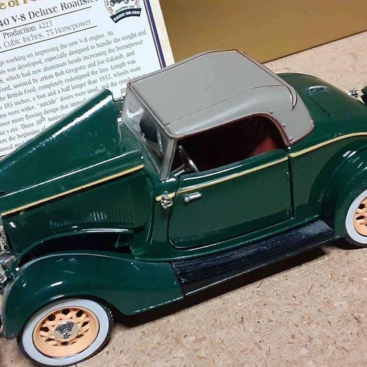 Classic Car - 1933 FORD Model 40. V8 deluxe roadster model - Grannies Garage