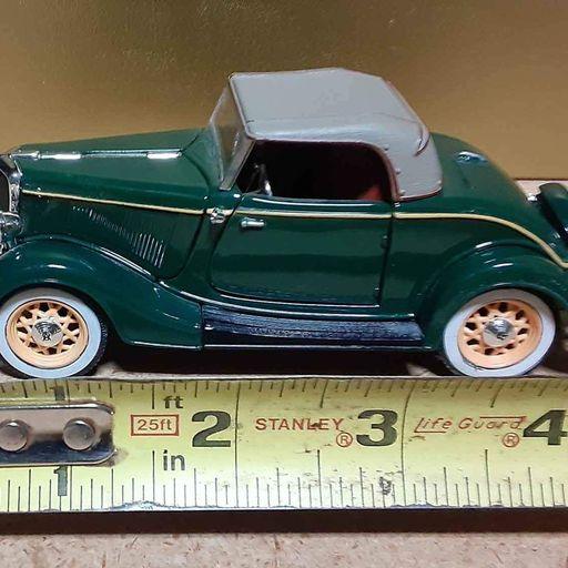 Classic Car - 1933 FORD Model 40. V8 deluxe roadster model - Grannies Garage