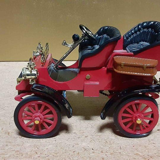 Classic Car - 1903 Ford Model T model car - Grannies Garage