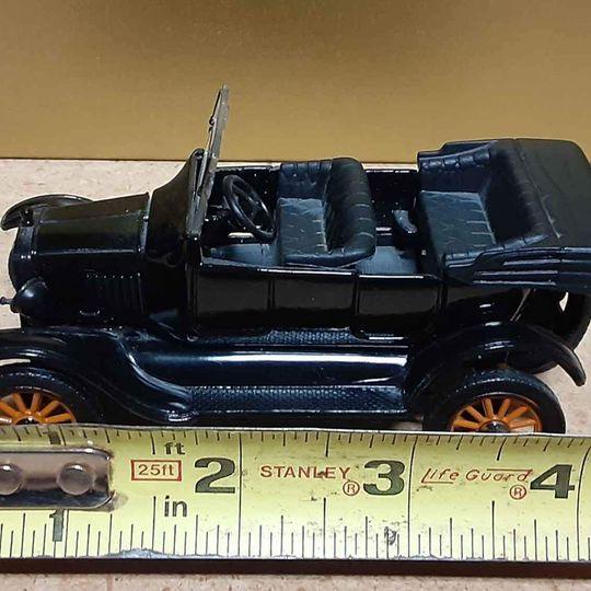 Classic Car 1925 Ford Model T touring - Grannies Garage