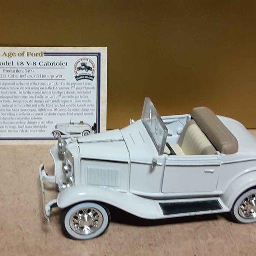 Classic Car - 1932 FORD Model A coupe convertible model car - Grannies Garage