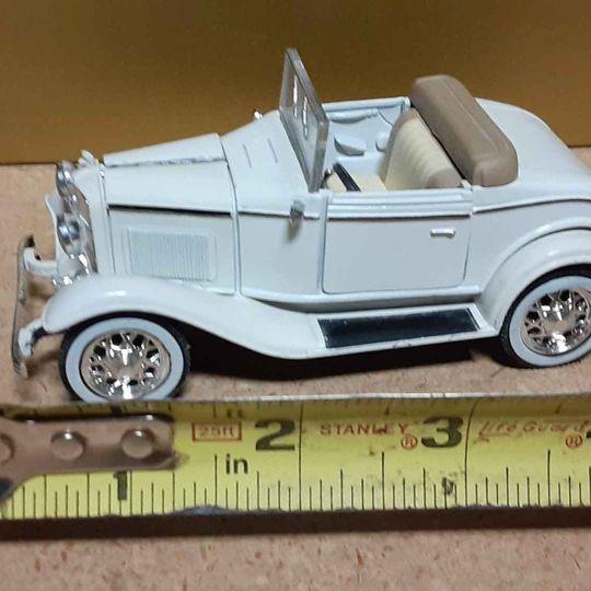 Classic Car - 1932 FORD Model A coupe convertible model car - Grannies Garage