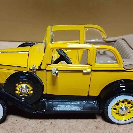 Classic Car 1932 Ford Convertible Sedan. - Grannies Garage