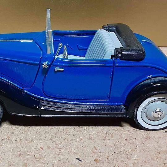 Classic Car - 1934 Ford v8 deluxe roadster Model car - Grannies Garage