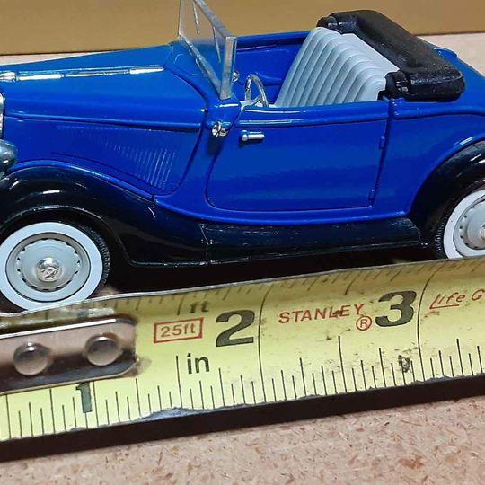 Classic Car - 1934 Ford v8 deluxe roadster Model car - Grannies Garage