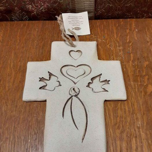 Cross - Cross with Doves and hearts NEW! - Grannies Garage