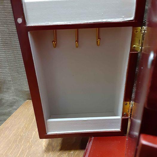 Jewelry Box - Brown with Necklace hangers - with music box - Grannies Garage