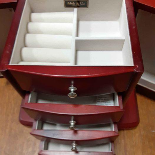 Jewelry Box - Brown with Necklace hangers - with music box - Grannies Garage