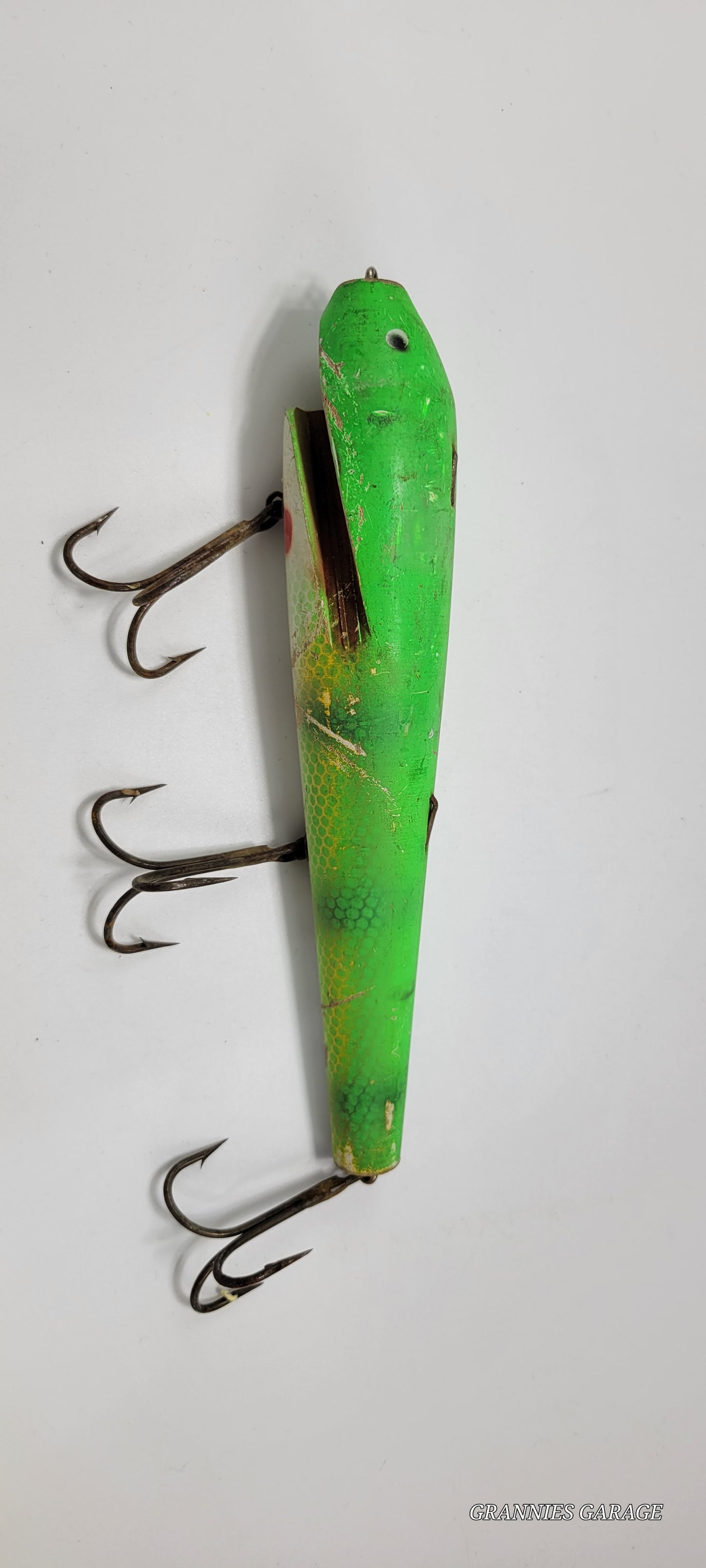 GREEN, YELLOW, IVORY AND RED 3 HOOK WOOD 10" LURE-- MUSKIE, SALMON, LARGE BASS AND OTHER LARGE FISH