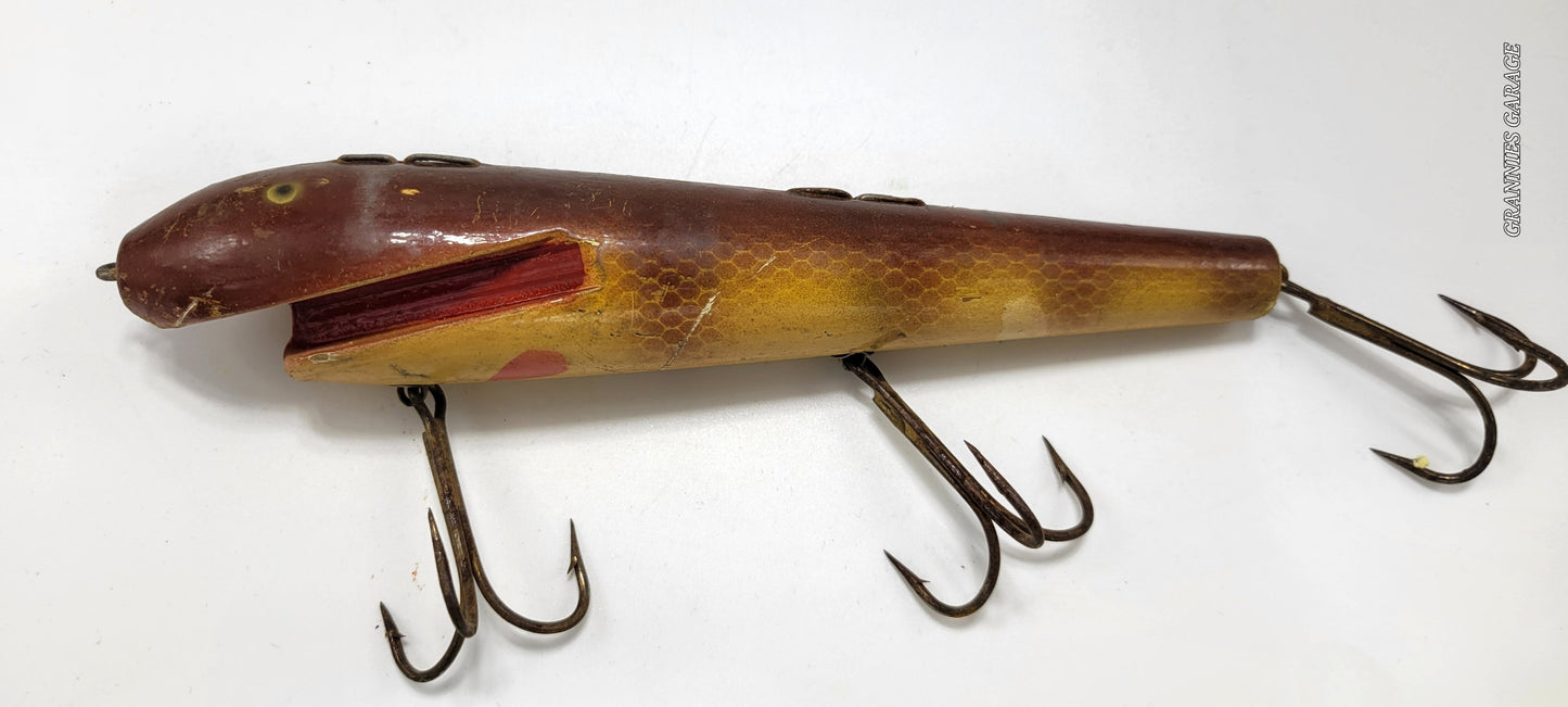 BROWN, YELLOW AND RED, 3 HOOK WOOD CRANKBAIT 10" FISHING LURE FOR MUSKIE, SALMON, AND LARGE FISH