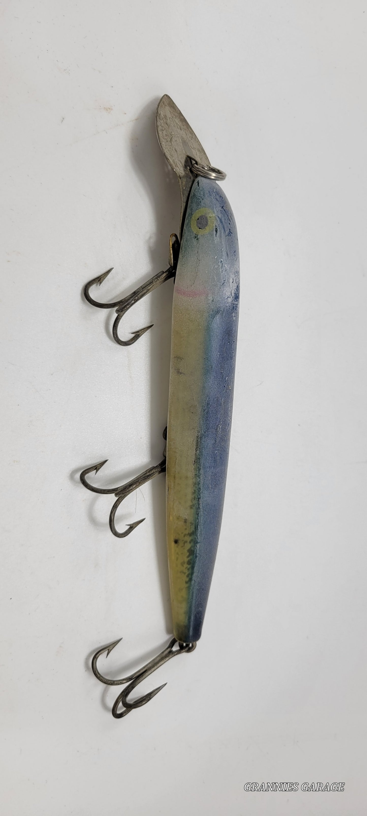 CISCO KID BLUE YELLOW AND RED with YELLOW AND BLACK EYES IS 8"  FISHING LURE WITH 3 HOOKS