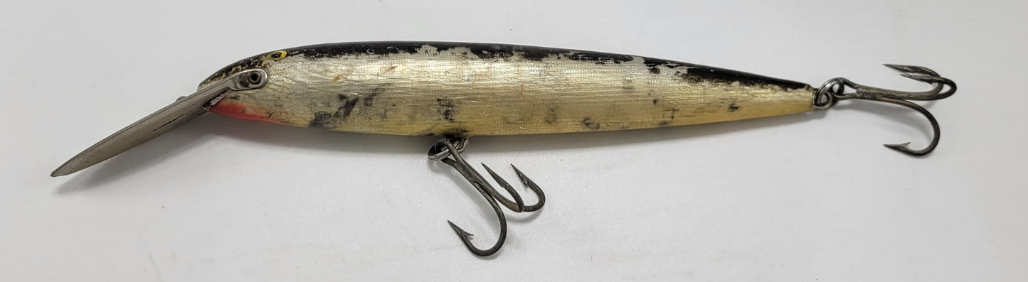 RAPALA SINKING CD18 MAGNUM FINLAND 2 HOOK 10" BLACK, SILVER AND RED FISHING LURE-GREAT FOR THOSE LARGE FISH.