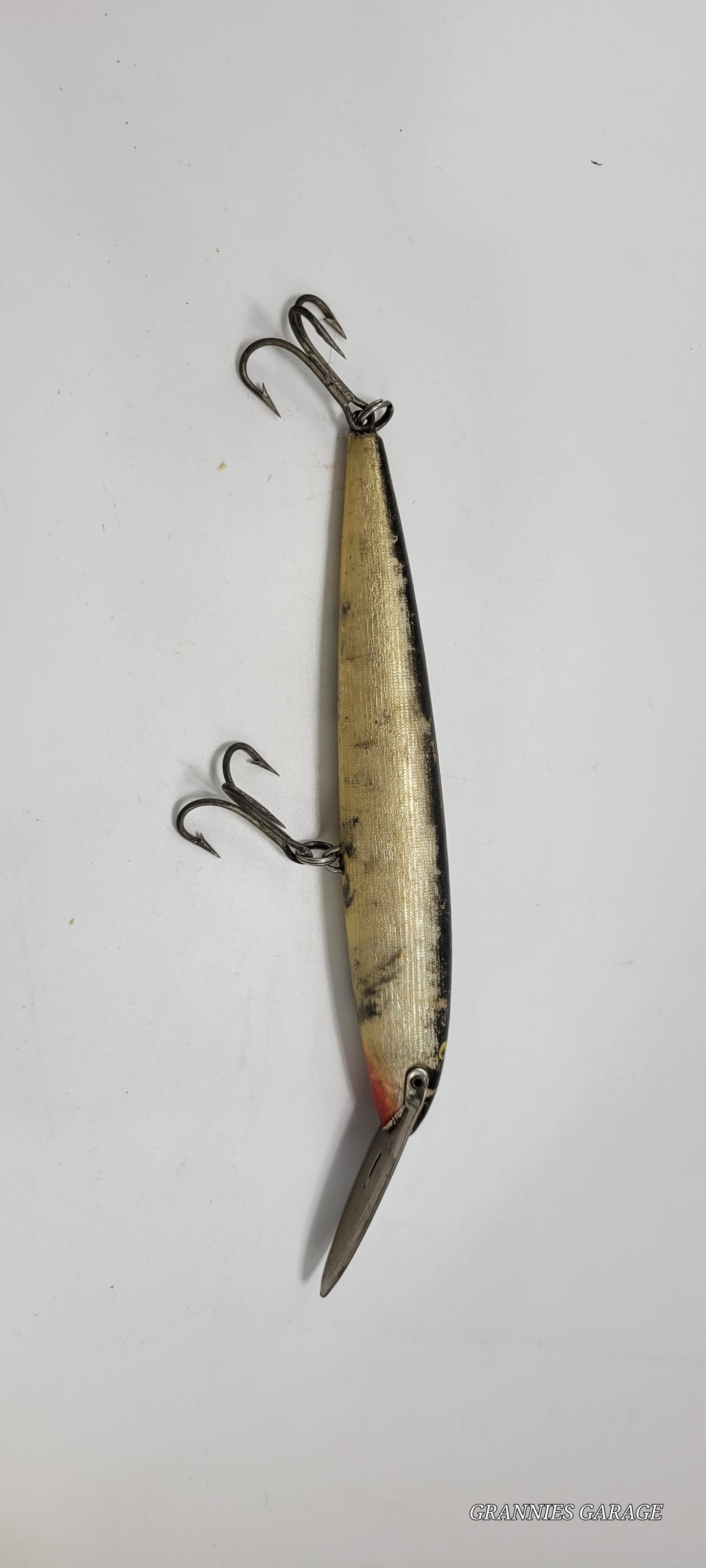 RAPALA SINKING CD18 MAGNUM FINLAND 2 HOOK 10" BLACK, SILVER AND RED FISHING LURE-GREAT FOR THOSE LARGE FISH.