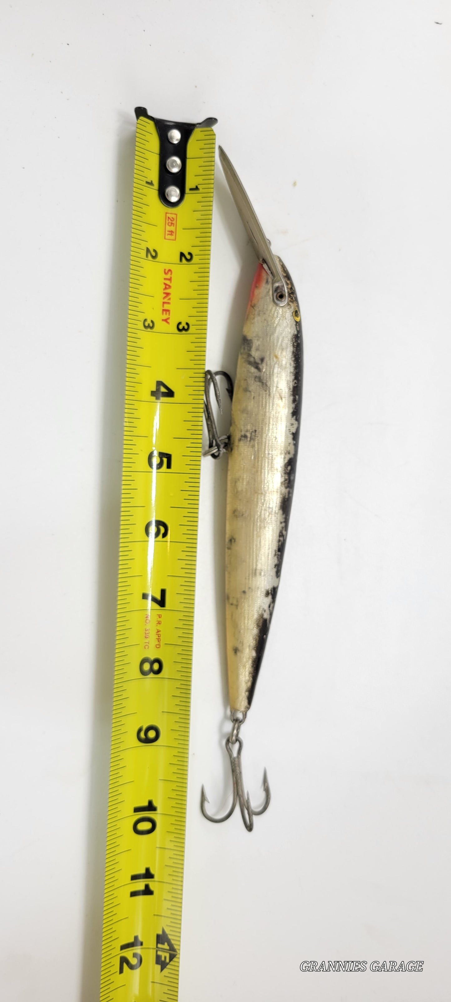 RAPALA SINKING CD18 MAGNUM FINLAND 2 HOOK 10" BLACK, SILVER AND RED FISHING LURE-GREAT FOR THOSE LARGE FISH. - Grannies Garage