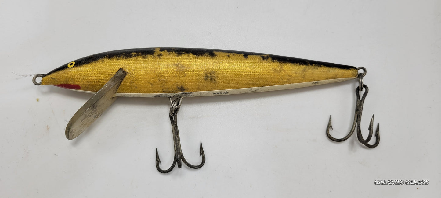 RAPALA MAGNUM FLOATING #18 BLACK, GOLD, WHITE AND RED WITH YELLOW AND BLACK EYES IS GREAT FOR THOSE BIG FISH