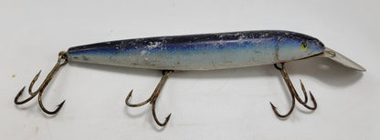 THIS BLUE AND WHITE 3 HOOK IS 8+" TO CATCH THOSE VERY LARGE FISH.